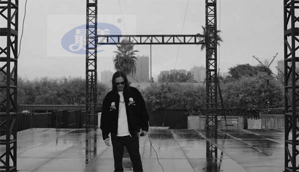 陈子聪病愈首次公开露面 将与何超仪合体出席下月音乐节