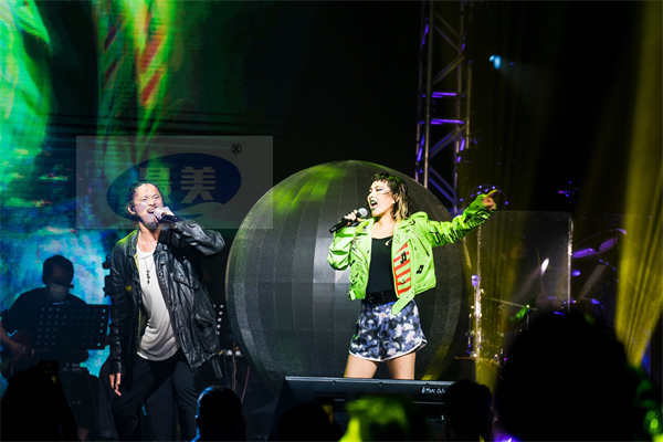 陈子聪病愈首次公开露面 将与何超仪合体出席下月音乐节