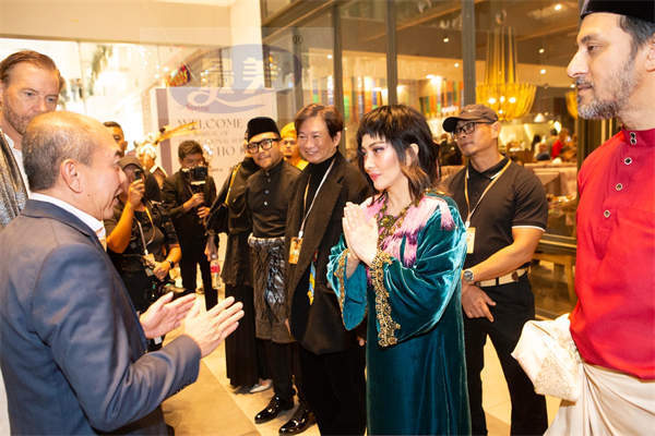 何超仪新片马来西亚公映  暴走宣传一天连跑8场