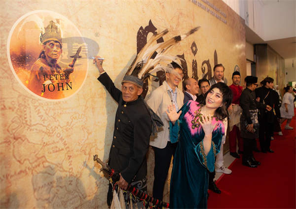 何超仪新片马来西亚公映  暴走宣传一天连跑8场