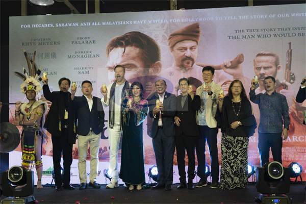 何超仪新片马来西亚公映  暴走宣传一天连跑8场