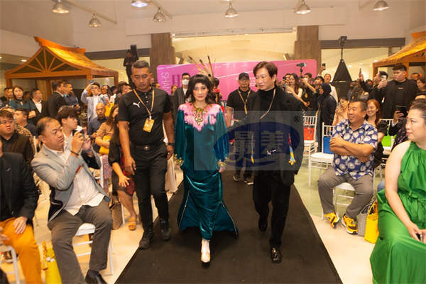 何超仪新片马来西亚公映  暴走宣传一天连跑8场