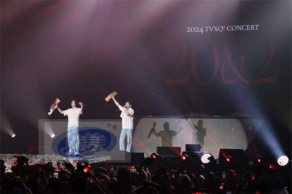 东方神起亚洲巡演盛况空前,雅加达完美收官!名曲接力与激情舞台燃炸现场!