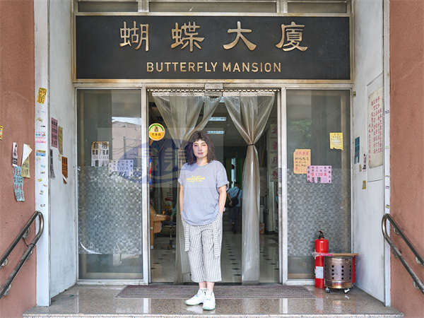 何超仪台湾客串新片 将迎20周年结婚纪念日