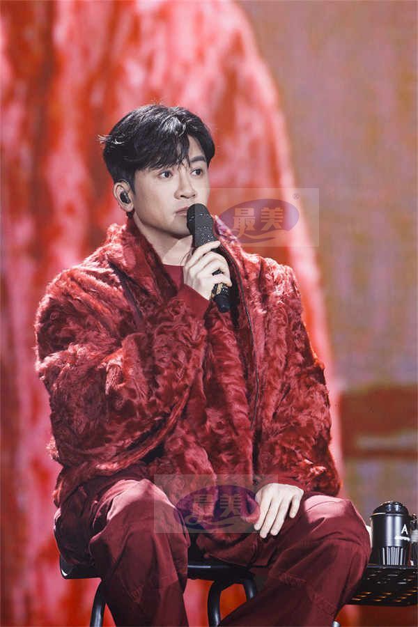 苏有朋巡演金华站与歌迷用“角色”对话 《倚天屠龙记》回忆满满 (3).jpg 苏有朋巡演金华站与歌迷用“角色”对话 《倚天屠龙记》回忆满满