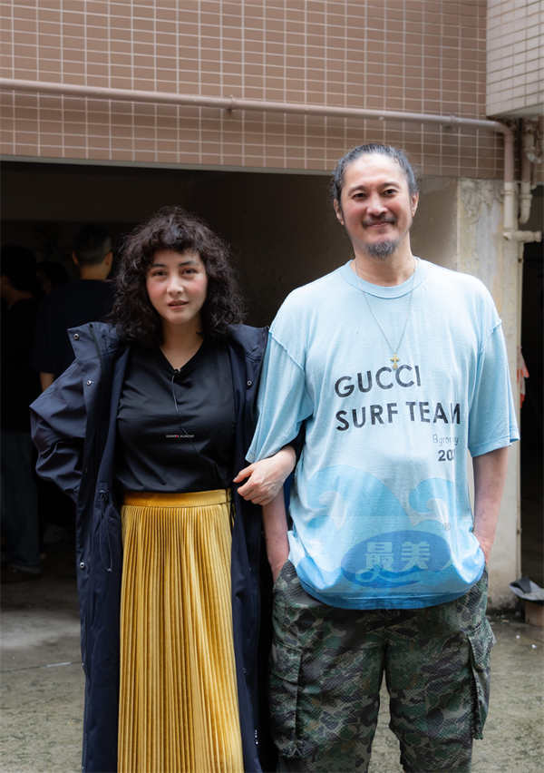 何超仪新片《拾荒法师》开机 一个镜头花50万场面震撼