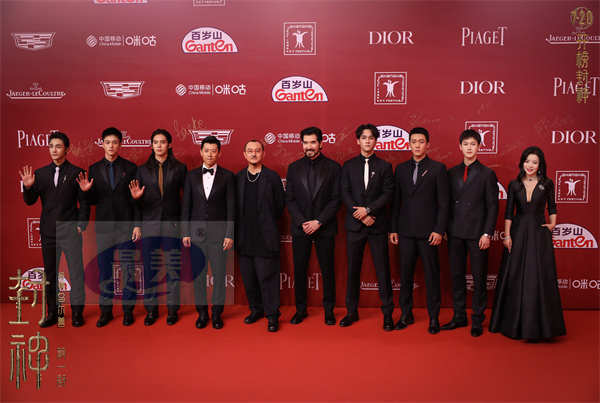 电影《封神第一部》剧组亮相上影节红毯 “五行五色”细节见匠心