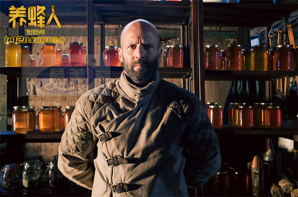 杰森·斯坦森开年首作《养蜂人》上映 颠覆形象为杀手注入情感