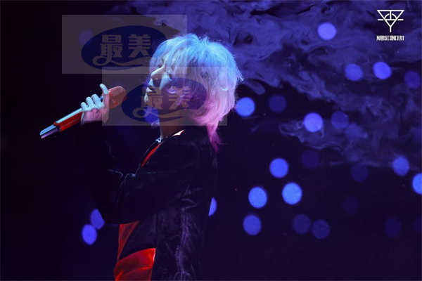 华晨宇火星演唱会南京站火热开唱 暖心发言回应歌迷爱意