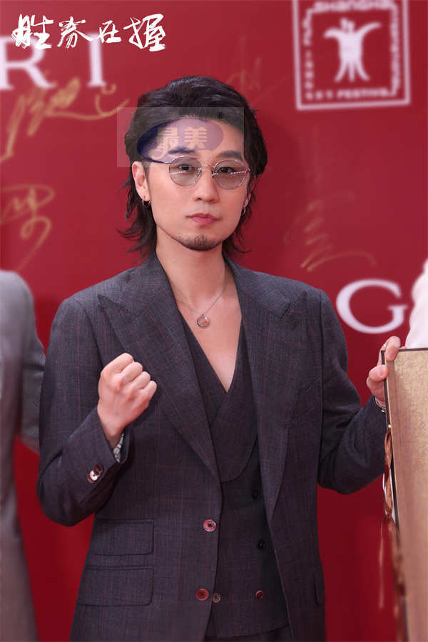 电影《胜券在握》剧组上影节花式推介  实力阵容演绎反差角色共破迷局