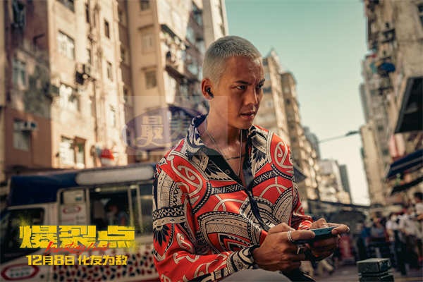 被揍！被摔！被撞！电影《爆裂点》发布“港疯来袭”陈伟霆特辑 极致战损搏命演绎