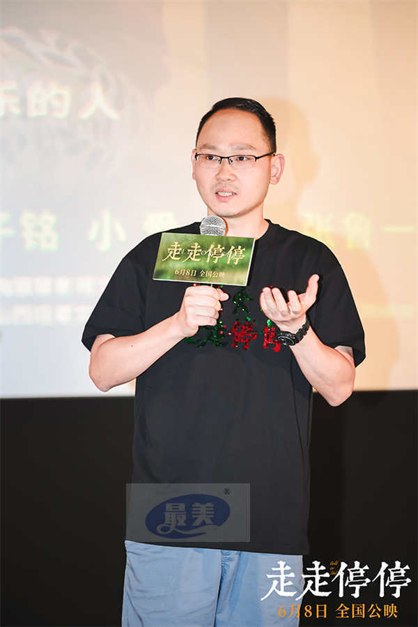 胡歌高圆圆主演电影《走走停停》武汉路演 与英雄城市一起传递治愈力量