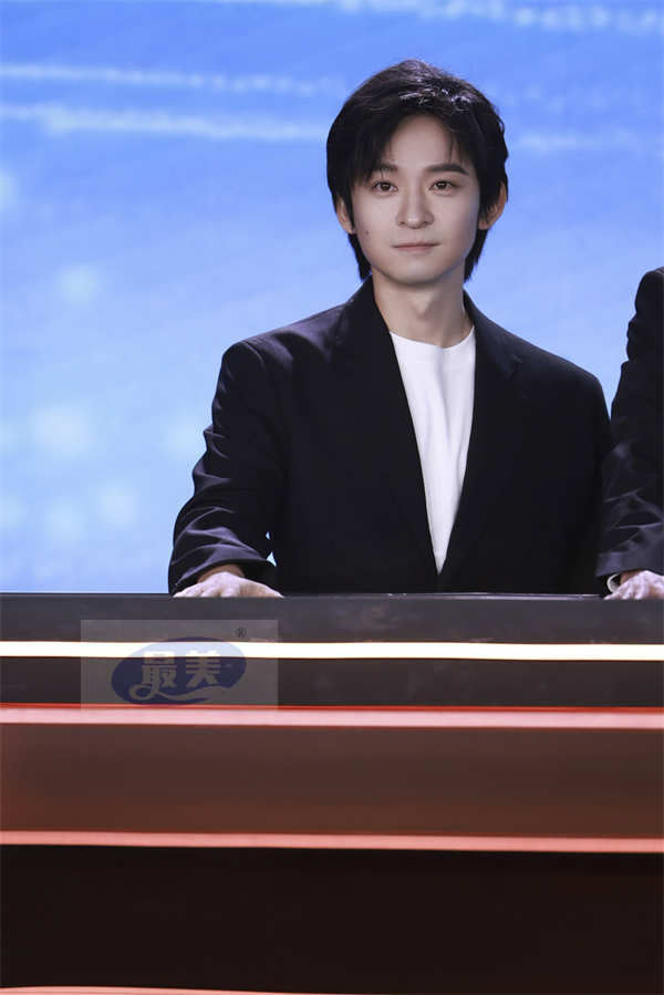 董子健亮相2024年“大剧看总台” 系列年代剧大江大河3引燃期待