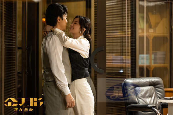 电影《金手指》曝“飒起来”角色特辑   蔡卓妍片场秒变“飒姐”