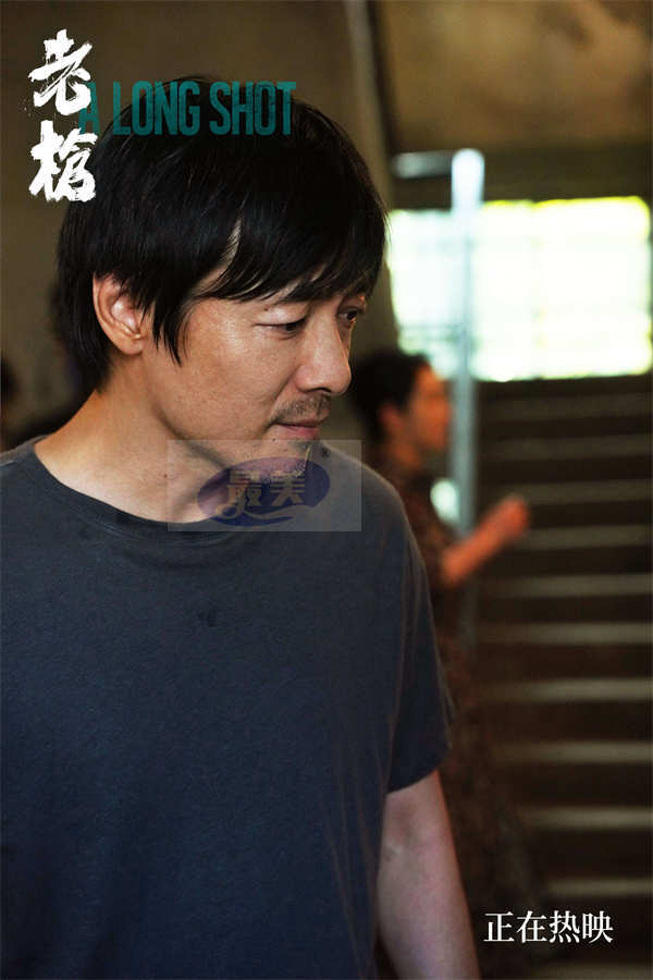 犯罪电影《老枪》上海路演获热烈表白 观众哽咽引发共鸣内核