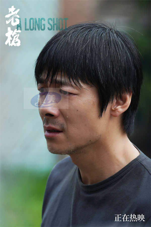 犯罪电影《老枪》曝“老顾，开枪！”片段 现实颠覆冲击观众共情