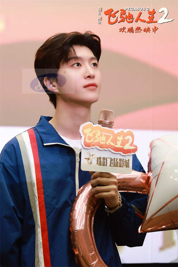 电影《飞驰人生2》发布“2378帧转场”特辑与全年龄段观影指南 广州路演观众盛赞高燃又励志