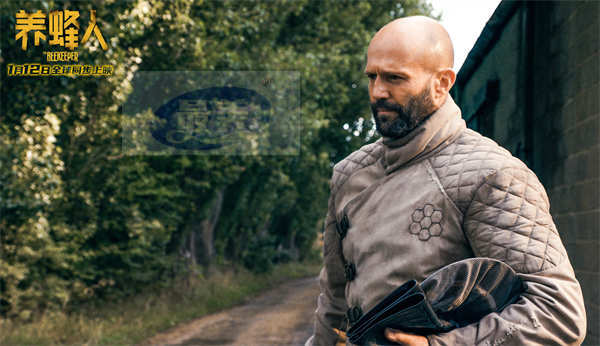 杰森·斯坦森《养蜂人》发布终极预告海报 退休特工炮轰百亿诈骗集团