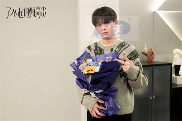 职场轻喜剧《了不起的甄高贵》今日官宣杀青