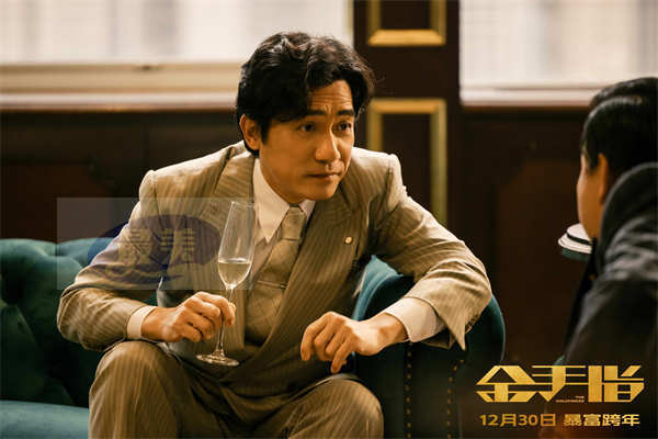 奢靡大片《金手指》预售开启 梁朝伟演绎极致癫狂走上钱权巅峰