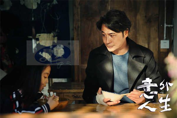 电影《意外人生》今日上映，吴镇宇、任素汐、李康生为爱暴走