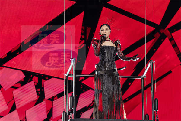 杨千嬅巡演时隔五年回归成都,全粤语歌单获歌迷认同