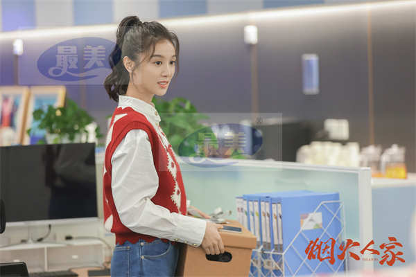 首播收视破3 吴施乐新剧《烟火人家》演萌新职场人