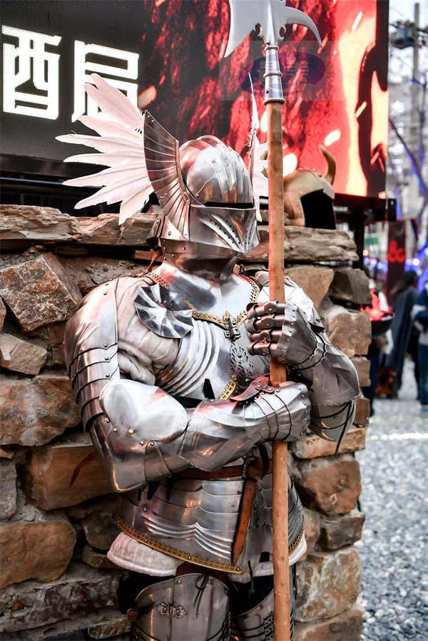 《龙与地下城：侠盗荣耀》首映礼变酒局 派派、休叔领衔全阵容惊喜连线