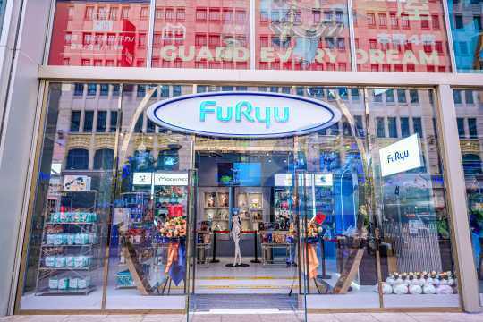 FuRyu中国首家快闪店登陆上海百联ZX 人气IP独家MOCHIPICO毛绒玩偶吸睛日本非遗展品加持