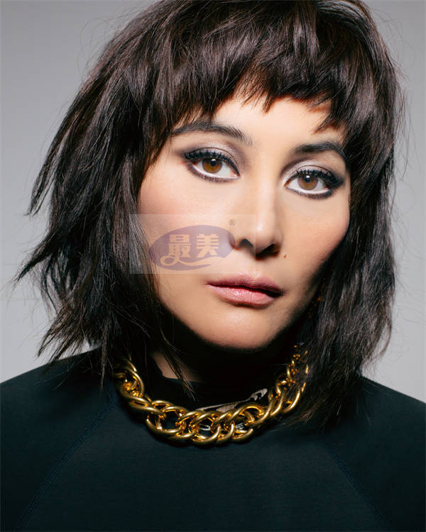 何超仪获颁电影人终⾝成就奖 感激丈夫⼀路并肩同⾏