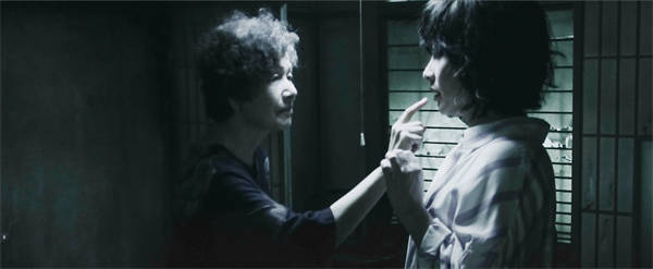 何超仪获颁电影人终⾝成就奖 感激丈夫⼀路并肩同⾏