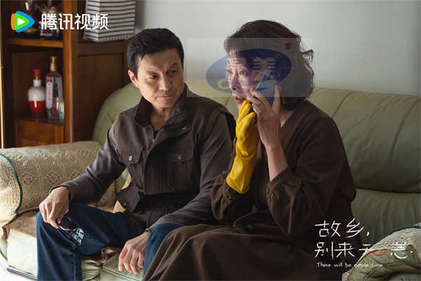 《故乡，别来无恙》发重逢曲《岁岁》MV  任素汐乘“音乐时光机”追忆童年故乡