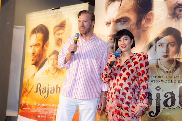 何超仪新片吉隆坡首映 受邀出席杨紫琼影后派对