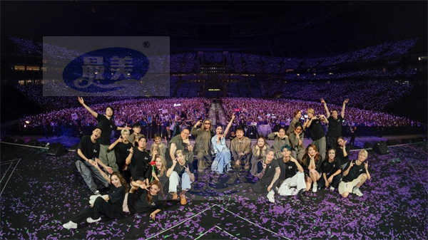 杨千嬅北京新工体开唱 嘉宾叶蒨文林子祥惊喜现身