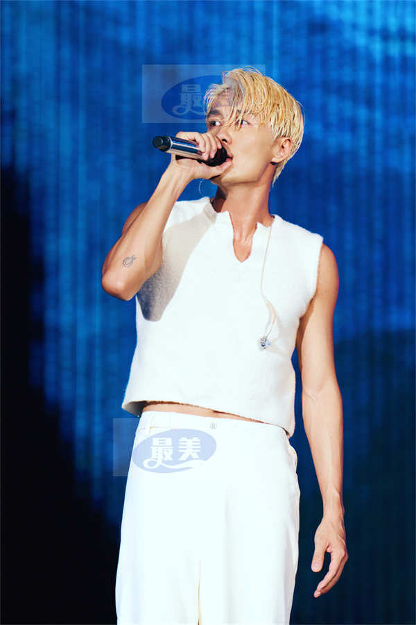 吴克群深圳演唱会人工控雨 内娱演唱会整活第一人