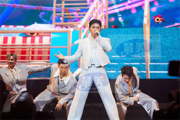 苏有朋巡演广州站穿越青春 与周柏豪燃炸《霍元甲》梦回披哥