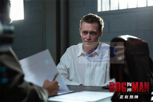 《狗神》曝“最佳拍档”电影片段 人狗配合下厨全凭眼神沟通