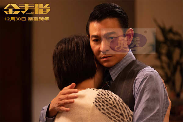 电影《金手指》曝“头破血流”预告 刘德华查案被疯狂追杀“实惨”