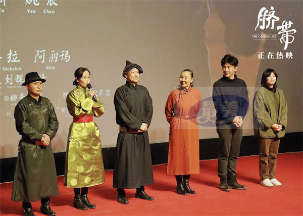 电影《脐带》温暖“回家” 彰显电影人的传承与情谊