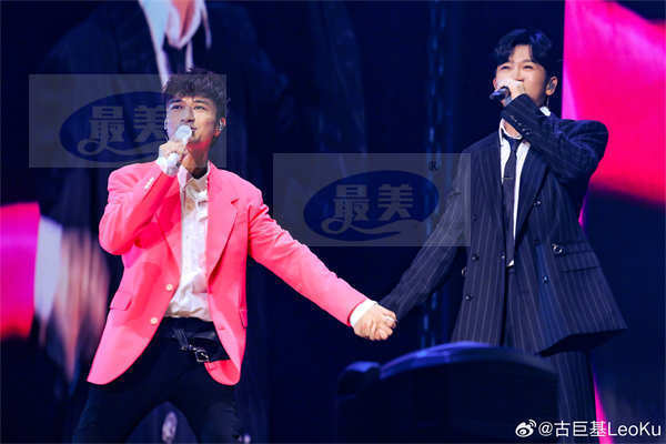 苏有朋担任古巨基演唱会嘉宾 同台合唱金曲掀回忆杀