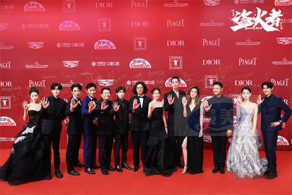 《盗火者》亮相上影节 王源张雪迎梁靖康诠释青春谍战燃起期待火焰