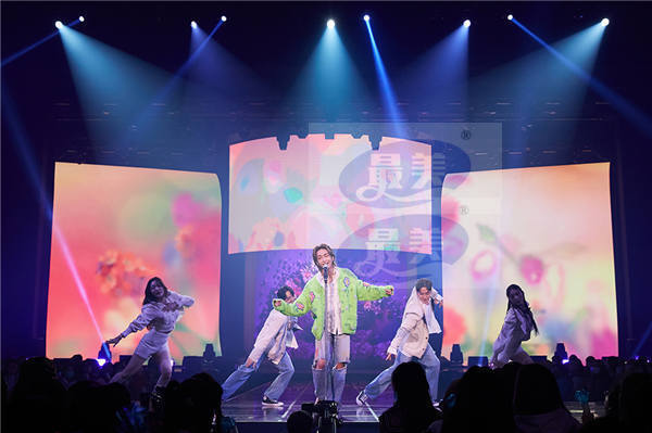 SHINee成员温流首次个人演唱会“O-NEW-NOTE”盛况空前，共吸引全世界74个地区的观众！