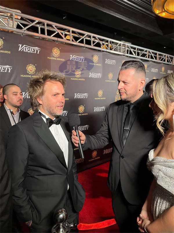 《困在心绪里的儿子》获华鼎奖 喜提最受中国观众欢迎导演奖杯