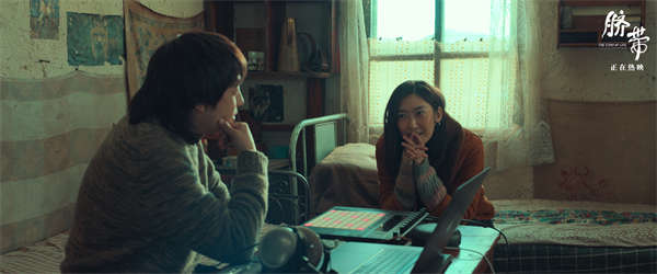 电影《脐带》曝“笑着告别”片段 高分催泪疗愈之作正在热映