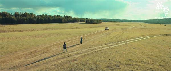 曹郁姚晨监制电影《脐带》曝“爱有回响”片段 母子漫游草原暖心治愈