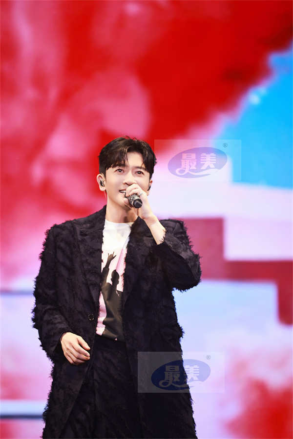 苏有朋巡演首站深圳圆满启航 金曲连唱掀起跨世代最强情怀杀