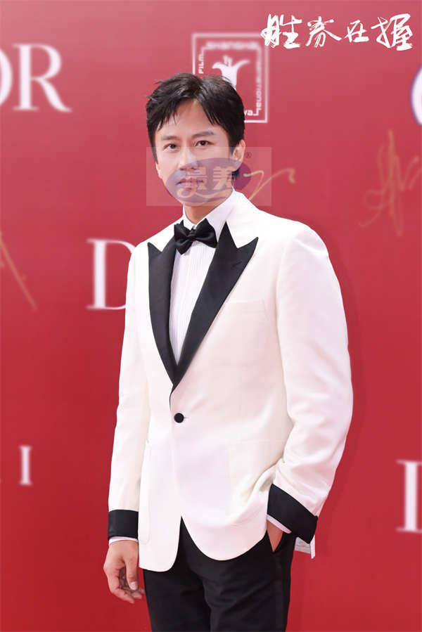 电影《胜券在握》剧组上影节花式推介  实力阵容演绎反差角色共破迷局