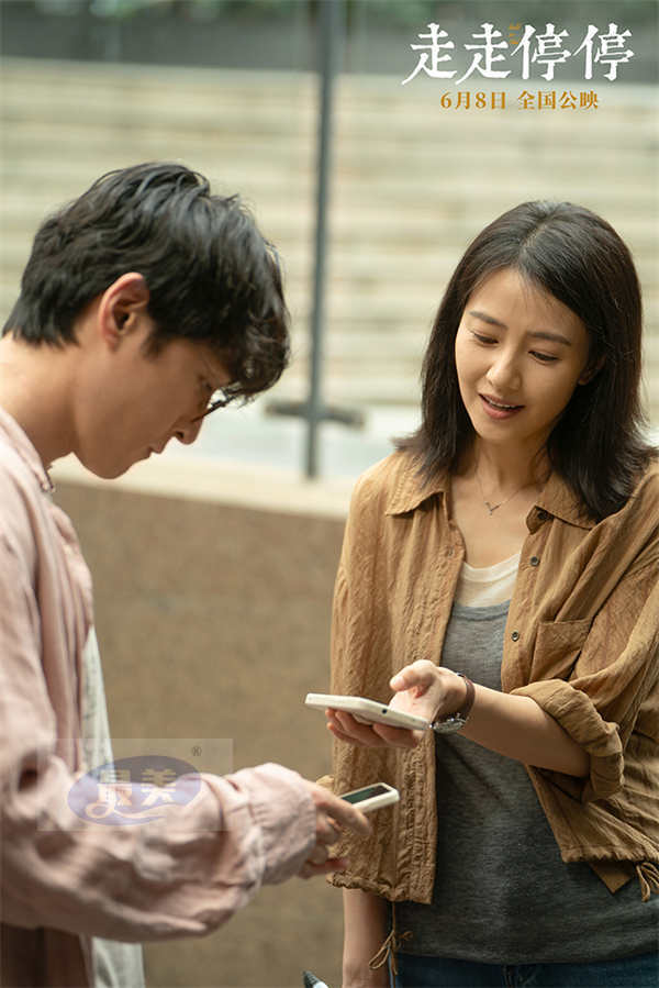 端午档高口碑喜剧电影《走走停停》发布终极预告 寻找自洽的人生答案