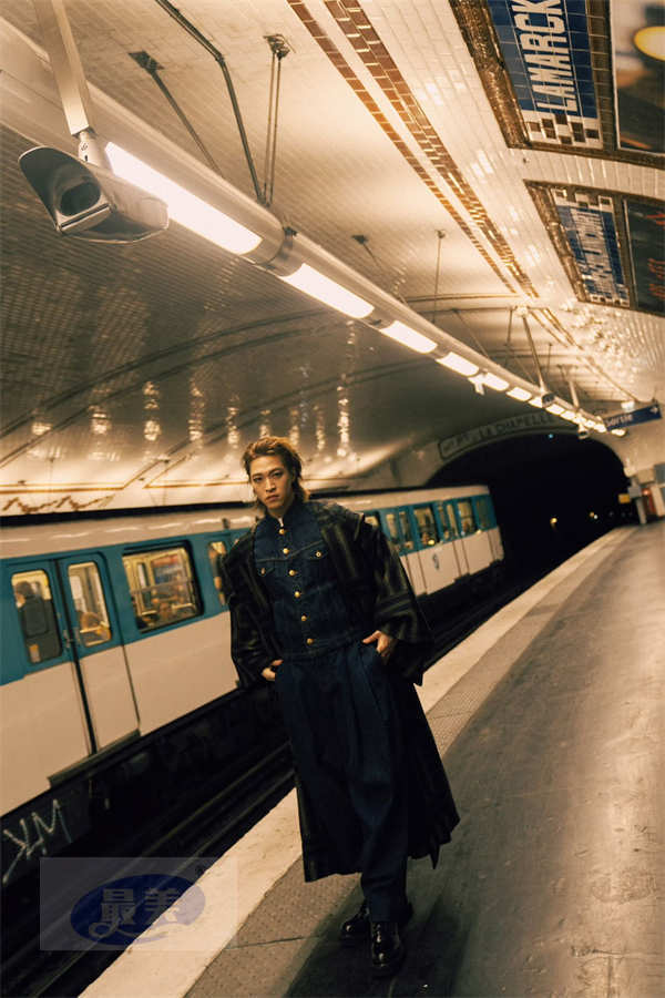 赞多现身巴黎连看两场大秀 感受古典与新潮的极致碰撞