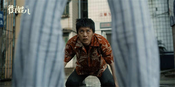 电影《街娃儿》正式定档6月16日 先导海报聚焦小人物生命力